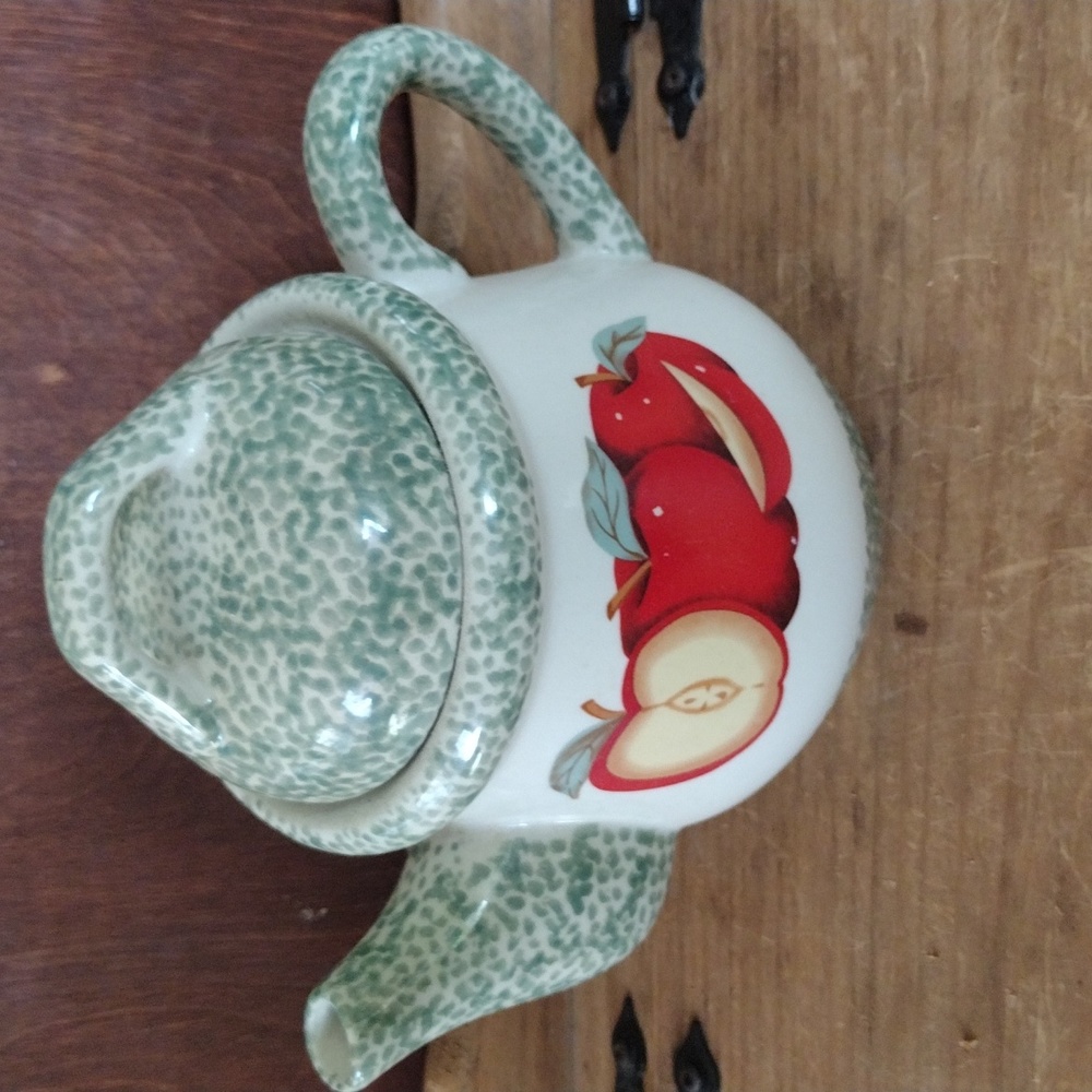 Tea pot